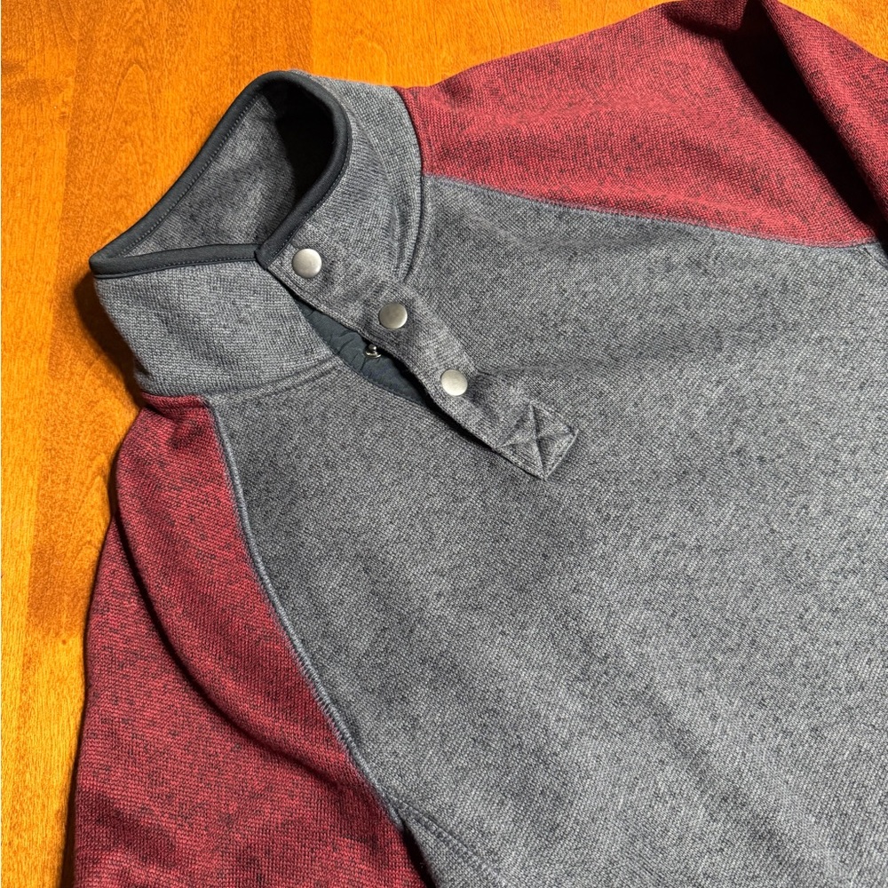Sonoma Knit Small Charcoal and Burgundy 3 Snaps Pullover